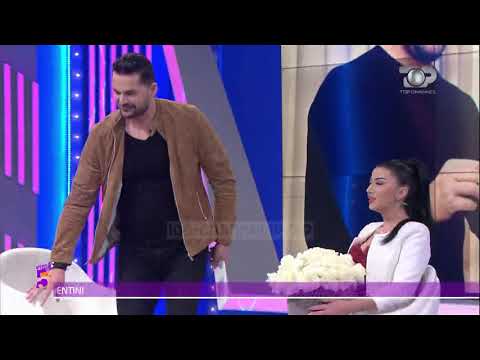 Shpat Kasapi dhe Selvija ndajnë një puthje romantike live