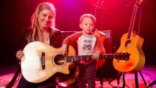 Jewel singing Folsom Prison Blues with son Kase