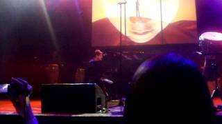 كلمات اغنية عالم هش Fragile World سامي يوسف