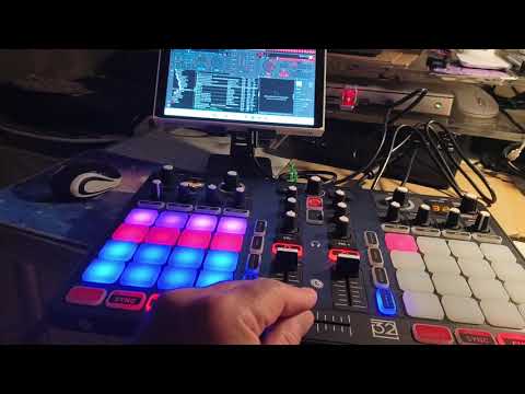 Hercules P32 USB DJ Controller 2010s - Black image 4