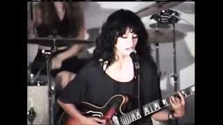 L.A. WITCH 'KILL MY BABY TONIGHT' (Official Live Video)