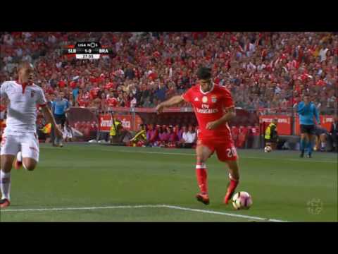 Mitroglou finishes off a great team goal by Benfica.