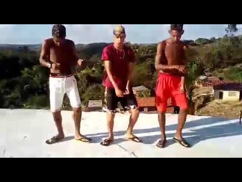 (MC Matias) e MC V2  -ela fuma maconha