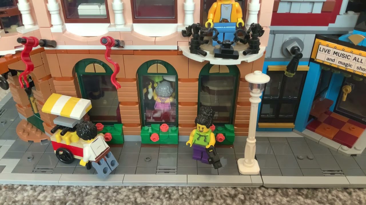 I finally finished and connected my assembly square to 2 other modular buildings!