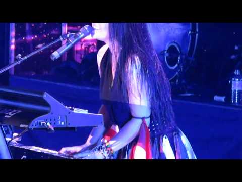 Evanescence , Amy Lee...Bring Me to Life... live wembley 9 11 12