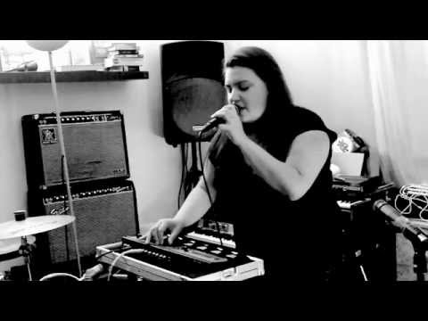 Lili Sommerfeld - The Medicine Song (live @ DDIY Studios)