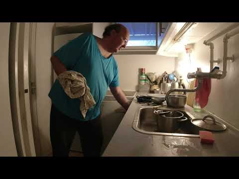 MongoTV_5759 - VASKER OP TORSDAG FORMIDDAG OG SNAKKER