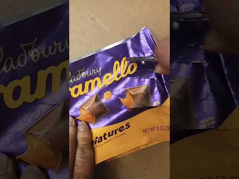 cutting a Caramello miniatures bag #cut  #cutting  #shorts #youtubeshorts  #shortsyoutube