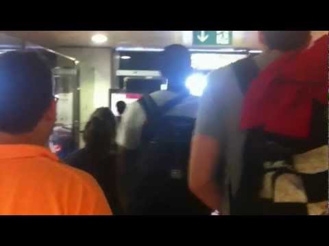 CE Sant Nicolau - Equip EBA arribant a l'aeoport després de l'ascens a LEB Plata