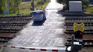 PČR: Nákladní vůz uvízl v Uhersku na železničním přejezdu, minulo ho Pendolino PČR: Nákladní vůz uvízl v Uhersku na železničním přejezdu, minulo ho Pendolino