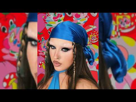 Holly Marston Bio age weight relationship family net worth outfits idea || skfashionstudio..