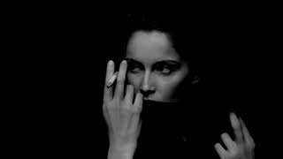 Beth Hart - Caught Out In The Rain +