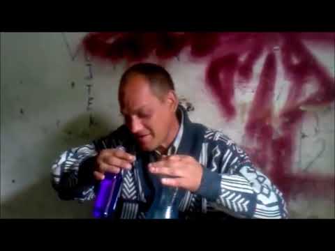 Może i słaba piosenka ale za to ciekawy klip