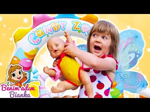 Baby Born oyuncak bebek bakma oyunu. Havuz ve AVM videosu. Bianka ile kız oyunları