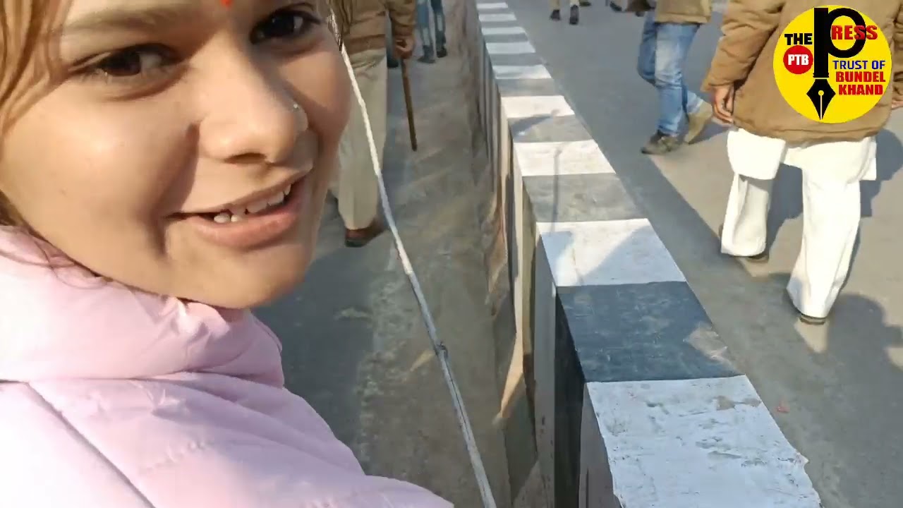 महोबा के सिंघनपुर बघारी के किसानों ने पहाड़ माफिया के खिलाफ किया बाँदा मे आन्दोलन