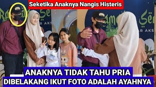 Download lagu ANAKNYA TIDAK TAHU ITU AYAHNYA Momen Haru Ayah Rantau Bertemu Anaknya Beri Kejutan Pulang mp3