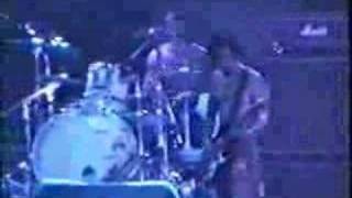 Red Hot Chili Peppers - One Big Mob (live)