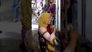 Download lagu Pengamen' jalanan ini bikin kita jadi penasaran ' suarany  tidak kalah dengan artis' dangdut mp3 Download lagu Pengamen' jalanan ini bikin kita jadi penasaran ' suarany  tidak kalah dengan artis' dangdut mp3