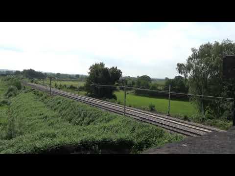 37423 & 37038 passing Moore on 0Z37