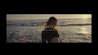 Musik-Video-Miniaturansicht zu Ich habe keine Angst davor, dass die Welt sich weiterdreht Songtext von Frida Gold