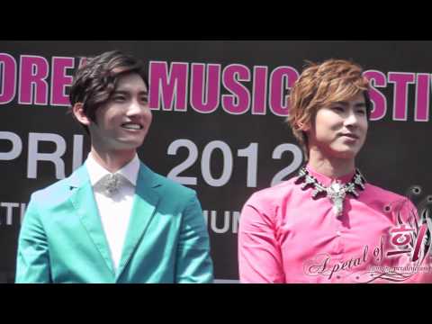 [HD][Fancam] 120406 - TVXQ - Teaching  Korean Word  at KMWB Press Conference