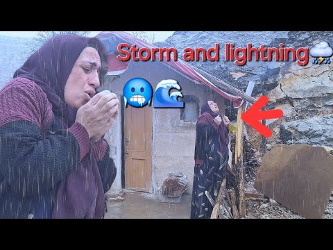 „Der Berg ist verwildert; Narges' Bemühungen, sein Haus vor der Flut zu retten“ 🥶