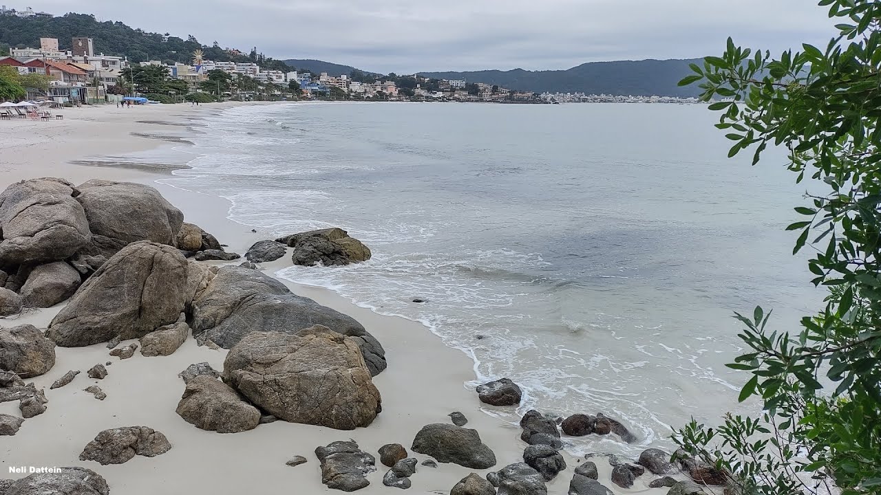 Caminhada pelo Centro e Praia de Bombinhas, SC. #bombinhassc #centro #praia #caminhada #nasviagens
