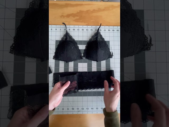 Vídeo relacionado con 4 Piezas Bralettes con Cuello en V (S, Negro, Gris Oscuro, Rojo Oscuro, Azul)