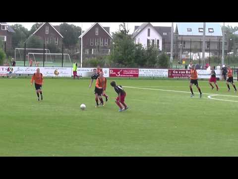 16 augustus 2013 VV De Meern B-selectie - Ipswich Town FC U17 vr 4-0 Kopbal Tom