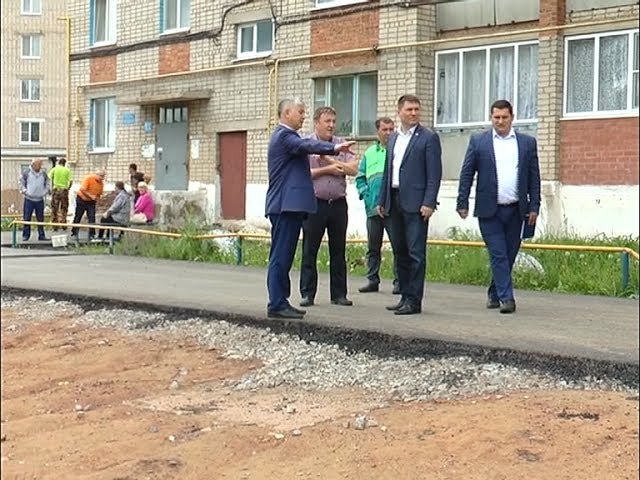  А у нас во вдоре асфальт. А у вас? 