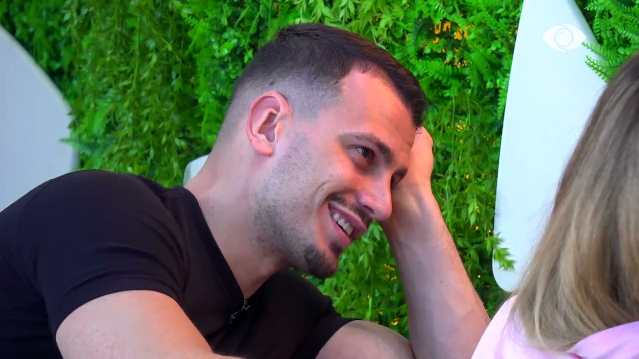 Sot, nesër, përgjithmonë…/ Selin bisedon me banorët për kuptimin e tatuazhit të saj