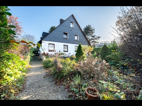 Doppelhaushälfte mit großem Garten in gehobener und ruhiger Wohnlage.