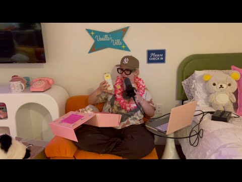 Opening gifts! | Vacancy at Vanilla’s - Episode 30