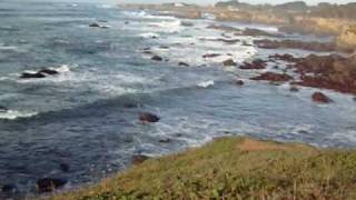 preview picture of video 'Waves near Fort Bragg, California'