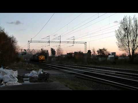 37405 & 37261 Storm away from Bushbury Junction 6M56 04.12.13