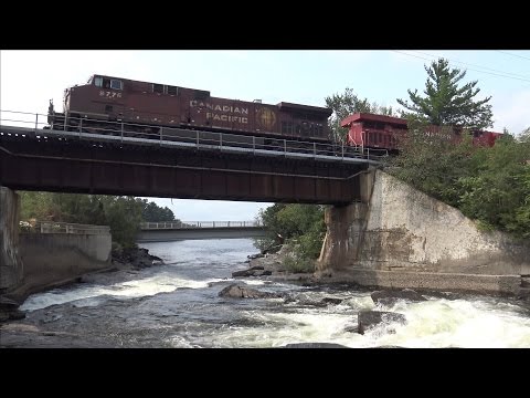 ULTRA HD! CP 9776 at Bala (31AUG2015)