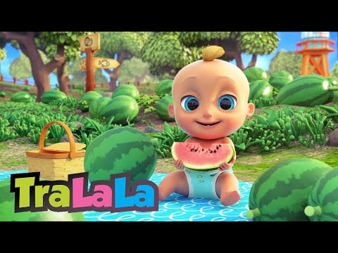 🍈Bebe la fermă + Jocul de-a morișca | Cântece Educaționale - Cântece pentru copii de la TraLaLa
