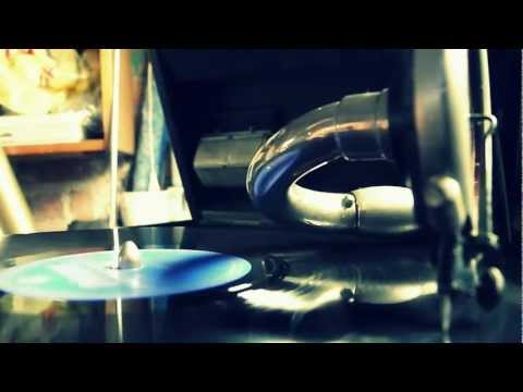 Wind-up gramophone playing 78s