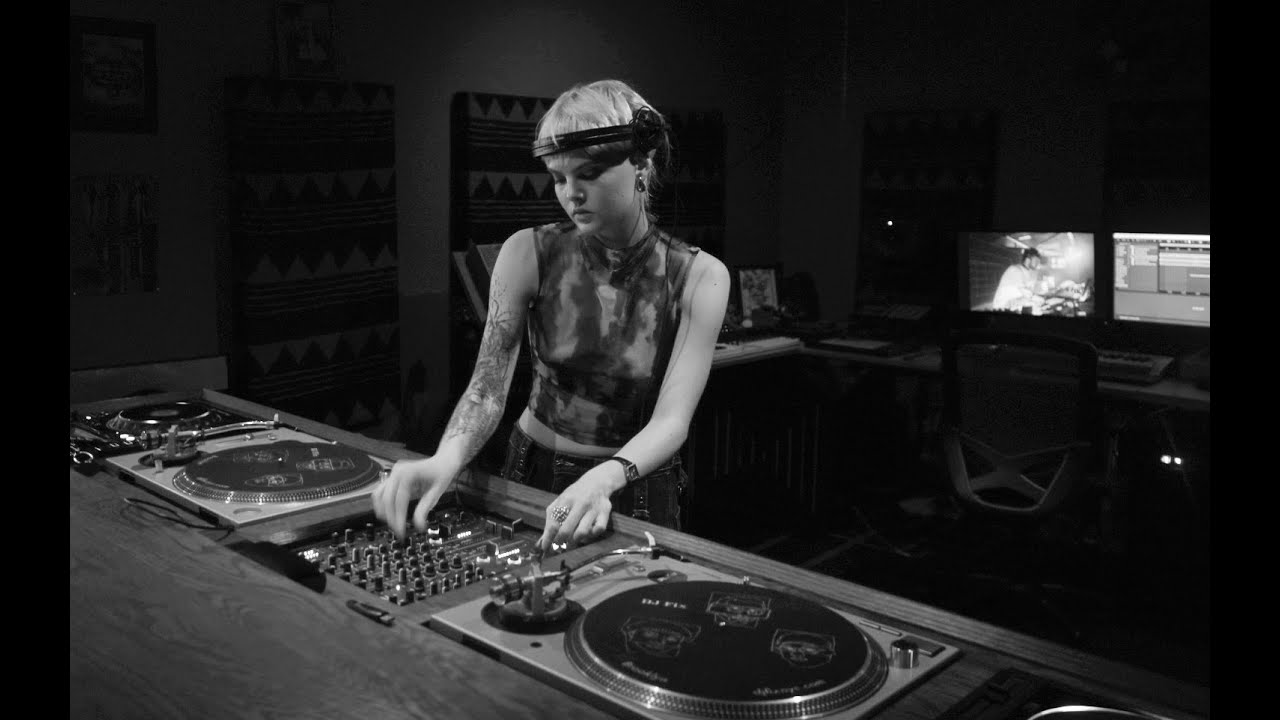 KXAH at Sonic Junkie Recording Studio | S01 E06