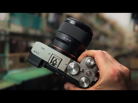 BEST BUDGET Lens Sony 50mm F1.8 City Street Photography POV 