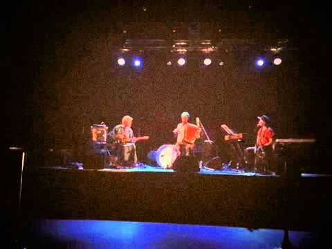 Astro Can Caravan-trio - Taivaan pitkät pihat (Live @ Korjaamo 23.05.2011)