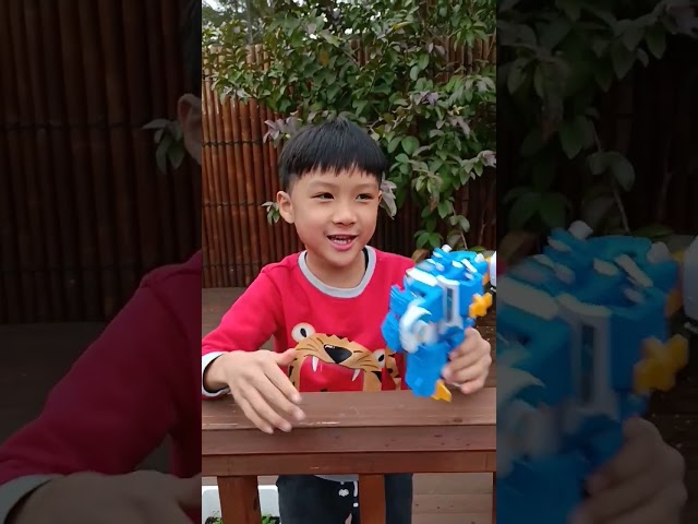 Vídeo relacionado con Super Wings Avion Transform-a-Bots du Dibujo Animé Juguete Infantil de 3 años y +, FR740831A, Playset SW Aeroport World Aircraft Saison 5 + 2 Figuras Tab, para niños