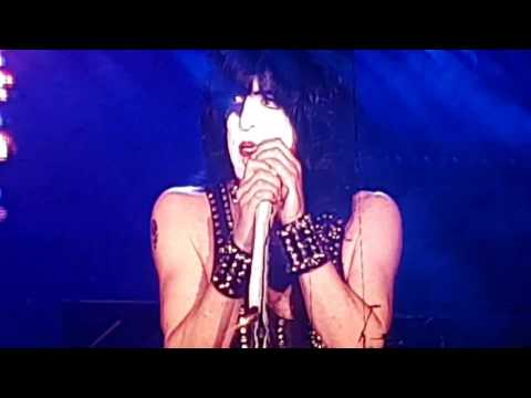 Great gesture of respect to the people of Manchester City by KISS