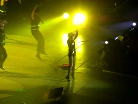 Girls' Generation Tour 2011 Singapore [091211] - 3 (Sunny Solo)