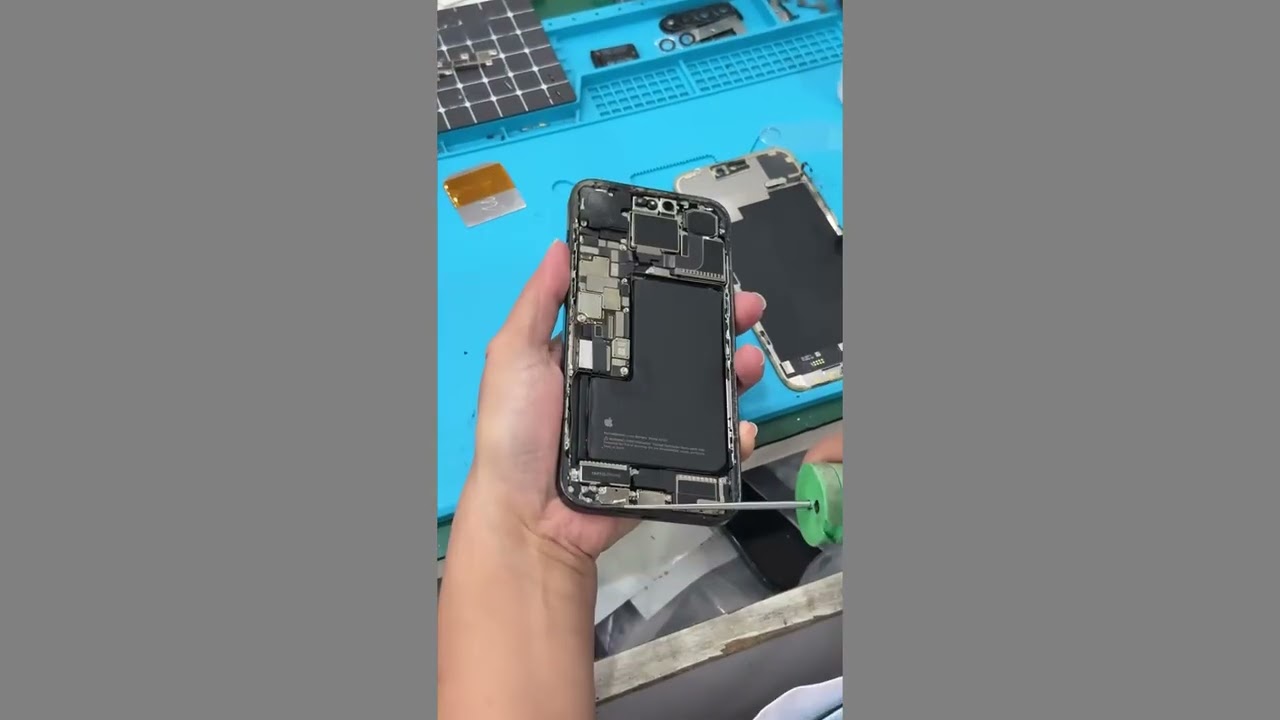 Video Thay kính lưng iPhone 13 Pro Max