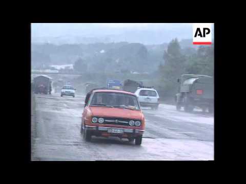 BOSNIA: THOUSANDS OF REFUGEES FLEE THE BANJA LUKA REGION