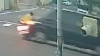 【車禍影片】台南特產：長輩出路口都沒在停的（2025.11.07 臺南市新營區新進路二段與裕民路口