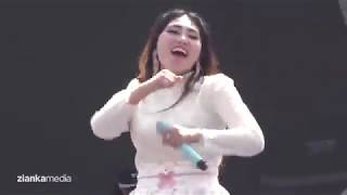 Download lagu Via Vallen - Pamer Bojo ' Cendol Dawet ' - @Millenial Road To Safety Festival mp3