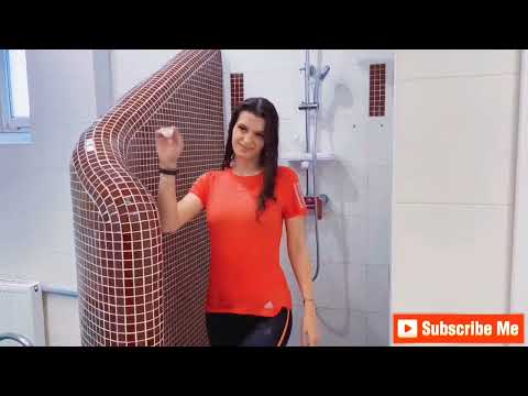 Inna's Sporty Shower Bliss | A Stunning Experience
