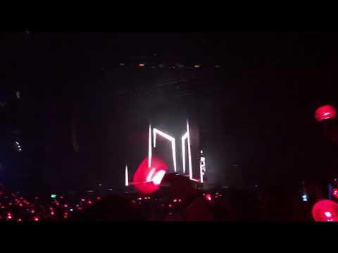 BTS Love Yourself World Tour, L.A. 180905: IDOL (1)